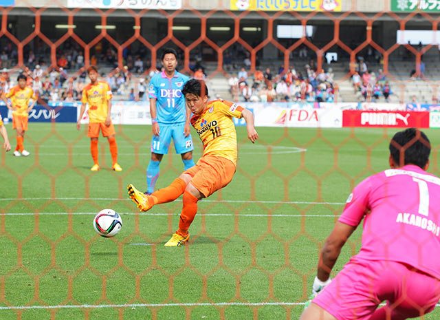 【明治安田Ｊ１ １ｓｔ 第10節 清水vs鳥栖】PKを決めて再びリードを広げた大前（清水）（4/5）