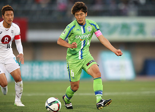 【明治安田Ｊ１ １ｓｔ 第10節 湘南vs神戸】攻守にわたって起点となった永木（湘南）（3/5）