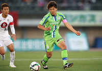 【明治安田Ｊ１ １ｓｔ 第10節 湘南vs神戸】攻守にわたって起点となった永木（湘南）（3/5）