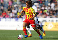 【明治安田Ｊ２ 第13節 北九州vsＣ大阪】中盤で攻撃のタクトを振るう風間（北九州）（2/3）