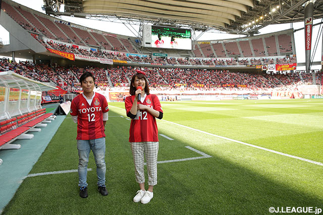 【2015年5月10日 名古屋vs川崎Ｆ】ピッチからレポートを行う佐藤美希さん（7/7）