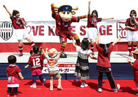 【明治安田Ｊ１ １ｓｔ 第11節 神戸vs清水】試合前のイベントを楽しむ子どもたち（3/15）