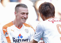 【明治安田Ｊ１ １ｓｔ 第11節 神戸vs清水】Ｊリーグ初得点となる先制点を決めたミッチェル デューク（清水）（11/15）