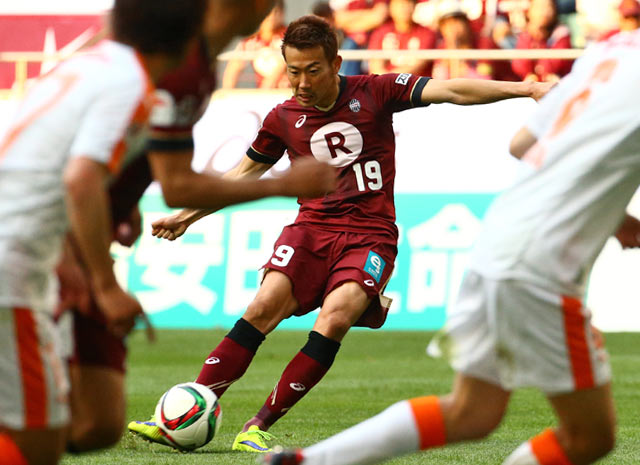 【明治安田Ｊ１ １ｓｔ 第11節 神戸vs清水】オウンゴールにつながるシュートを放った渡邉（神戸）（12/15）