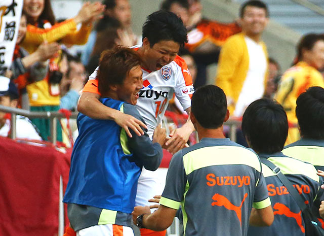 【明治安田Ｊ１ １ｓｔ 第11節 神戸vs清水】鮮やかにFKを直接決め、勝越し点を挙げた大前（清水）（13/15）