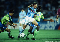 【5月15日はＪリーグの日！ これまでの名シーンを大公開！】1996年5月15日、スキラッチがハットトリックを達成しながら、平塚のベッチーニョにもハットトリックを許し、磐田は3-4で敗れた（1/9）