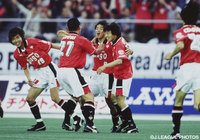 【5月15日はＪリーグの日！ これまでの名シーンを大公開！】1999年5月15日、0-0で迎えた後半、小野　伸二（浦和）が直接FKを叩きこみ、浦和が鹿島との国立決戦を制した（2/9）