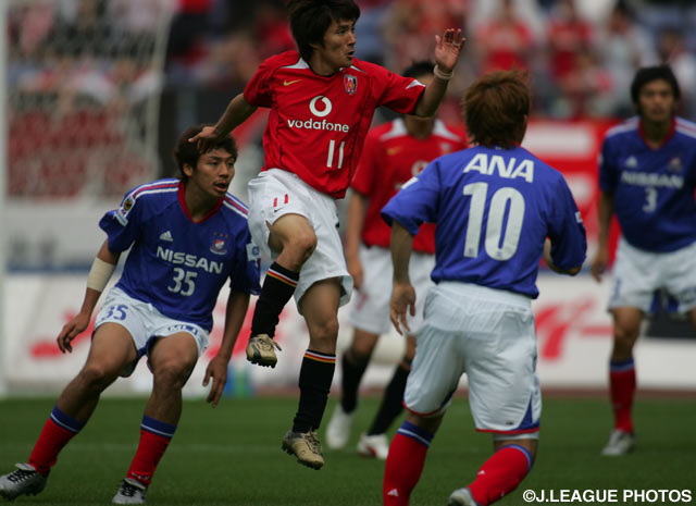 【5月15日はＪリーグの日！ これまでの名シーンを大公開！】2005年5月15日、優勝候補同士の一戦は、浦和に軍配。横浜FMが栄光を掴んだ前年のチャンピオンシップの借りを返した（4/9）