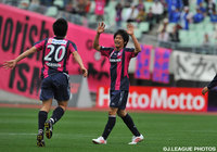 【5月15日はＪリーグの日！ これまでの名シーンを大公開！】2010年5月15日、国内ラストマッチとなったＣ大阪vs神戸で輝いた香川　真司（Ｃ大阪）。直接FKで決勝ゴールを決め、自らの門出を祝った（5/9）