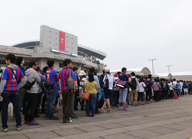 【明治安田Ｊ１ １ｓｔ 第12節 浦和vsFC東京】敵地に乗り込むFC東京のファン・サポーター（4/15）