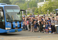 【明治安田Ｊ１ １ｓｔ 第12節 Ｇ大阪vs川崎Ｆ】会場入りをするＧ大阪選手バス（3/16）