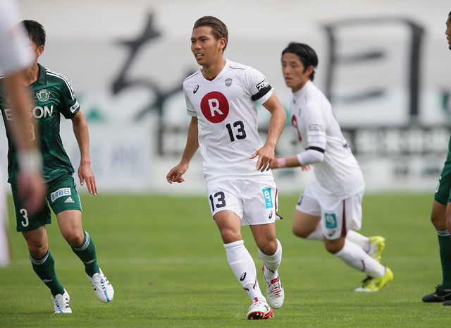 【明治安田Ｊ１ １ｓｔ 第12節 松本vs神戸】果敢なドリブルでゴールへ迫った小川（神戸）（3/5）