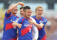 【明治安田Ｊ１ １ｓｔ 第12節 甲府vs山形】強烈なミドルシュートで先制点を決めた阿部（甲府）（1/5）