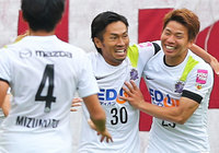 【明治安田Ｊ１ １ｓｔ 第12節 鹿島vs広島】失点直後に電光石火の同点ゴールを決めた柴﨑（広島）（4/5）