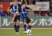 【明治安田Ｊ１ １ｓｔ 第12節 Ｇ大阪vs川崎Ｆ】遠藤（Ｇ大阪）がFKから直接放った一撃はバーに阻まれた（12/16）