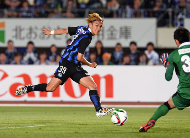 【明治安田Ｊ１ １ｓｔ 第12節 Ｇ大阪vs川崎Ｆ】今季リーグ戦10得点目となる先制点を決めた宇佐美（Ｇ大阪）（13/16）