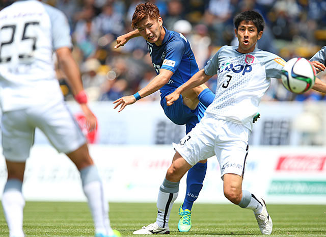 【明治安田Ｊ２ 第14節 福岡vs岡山】何度もチャンスを演出した亀川（福岡）（2/3）