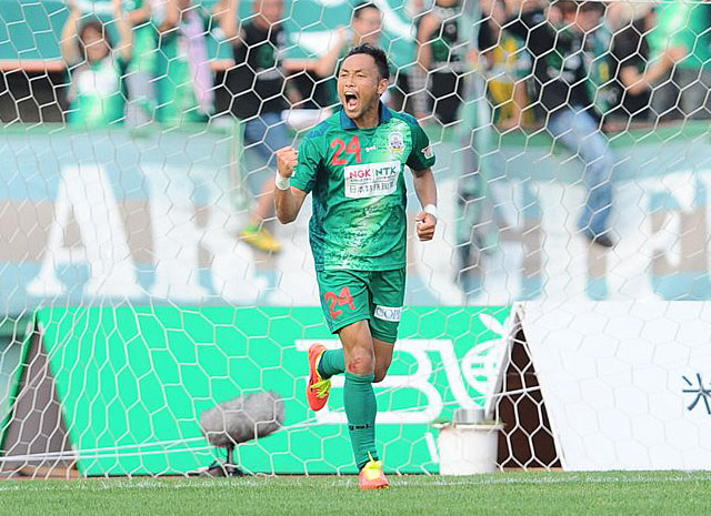 【明治安田Ｊ２ 第14節 熊本vs岐阜】勝越しのPKを決め今季8点目を挙げた難波（岐阜）（3/3）