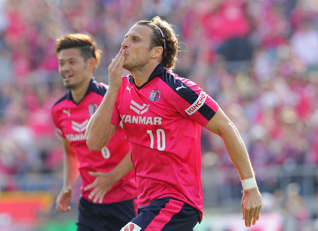  【明治安田Ｊ２ 第14節 Ｃ大阪vs長崎】FKを直接決め、今季のゴール数を二桁に乗せたフォルラン（Ｃ大阪）（2/3）