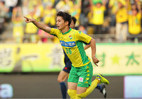 【明治安田Ｊ２ 第14節 千葉vs金沢】鋭いドリブル突破から先制ゴールを決めた途中出場の井出（千葉）（1/3）