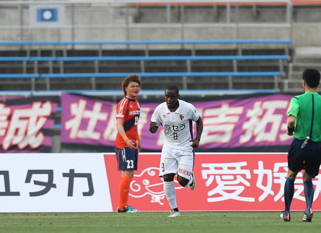 【明治安田Ｊ２ 第14節 愛媛vs京都】試合終了間際に意地のゴールを決めたダニエル ロビーニョ（京都）（3/3）