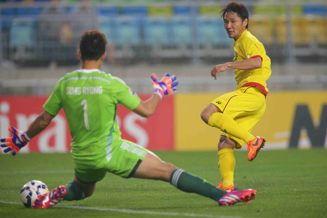 【ＡＣＬ２０１５ ラウンド16 第1戦 水原vs柏】前半12分、レアンドロのパスに抜け出した茨田が同点ゴールを奪取（7/15）
