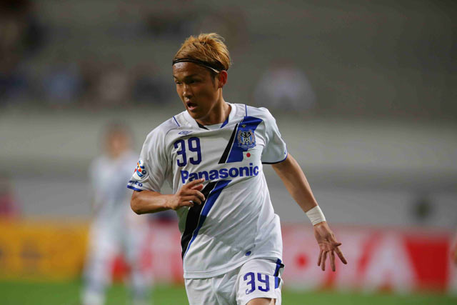 【ＡＣＬ２０１５ ラウンド16 第1戦 FCソウルvsＧ大阪】ドリブルで敵陣に侵入する宇佐美(11/16)