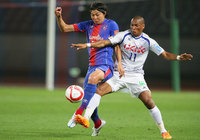 【ＹＮＣ 予選リーグ 第5節 FC東京vs甲府】素早い出足でボールをカットする丸山（FC東京）（2/5）