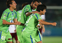 【ＹＮＣ 予選リーグ 第5節 湘南vs松本】決勝点となる豪快なミドルシュートを叩き込んだ山田（湘南）（4/5）