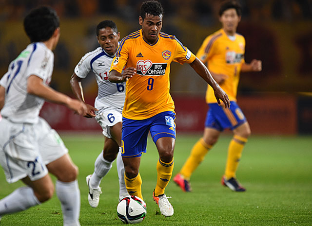 【明治安田Ｊ１ １ｓｔ 第13節 仙台vs甲府】甲府ゴールに迫るウイルソン（仙台）（3/5）