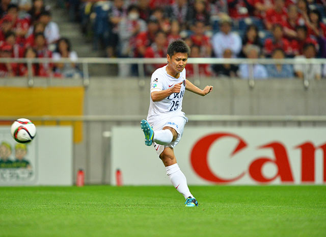 【明治安田Ｊ１ １ｓｔ 第13節 浦和vs鹿島】遠藤（鹿島）は果敢にシュートを放つも得点ならず（12/15）