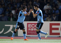 【明治安田Ｊ１ １ｓｔ 第13節 川崎Ｆvs鳥栖】鮮やかなボレーシュートで2試合連続ゴールを挙げた杉本（川崎Ｆ 右）（1/5）