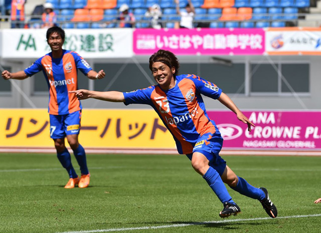 【明治安田Ｊ２ 第15節 長崎vs愛媛】3試合連続となる同点ゴールを決めた梶川（長崎）（2/3）