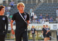 【ＡＣＬ２０１５ ラウンド16 第2戦 Ｇ大阪vsFCソウル】試合前に落ち着いた表情でピッチを見渡す宇佐美（Ｇ大阪）（2/10）