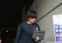 【明治安田Ｊ１ １ｓｔ 第14節 横浜FMvsＧ大阪】バスから降りて会場入りする遠藤　保仁（Ｇ大阪）（6/15）