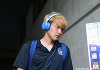 【明治安田Ｊ１ １ｓｔ 第14節 横浜FMvsＧ大阪】音楽を聞いて試合への集中力を高める宇佐美　貴史（Ｇ大阪）（7/15）