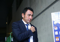 【明治安田Ｊ１ １ｓｔ 第14節 横浜FMvsＧ大阪】会場入りするＧ大阪の長谷川　健太監督（8/15）