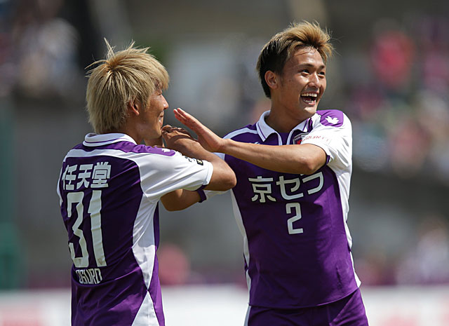 【明治安田Ｊ２ 第16節 京都vs熊本】CKからリードを広げるゴールを決めた菅沼（京都）（2/3）