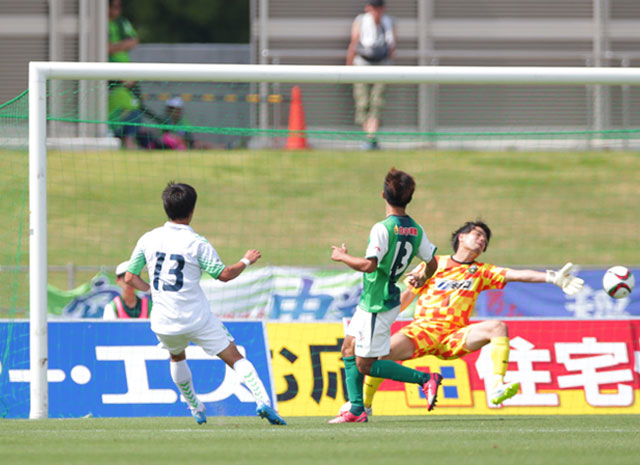 【明治安田Ｊ３ 第14節 相模原vs鳥取】1点差に詰め寄るゴールを挙げた安藤（鳥取）（2/2）