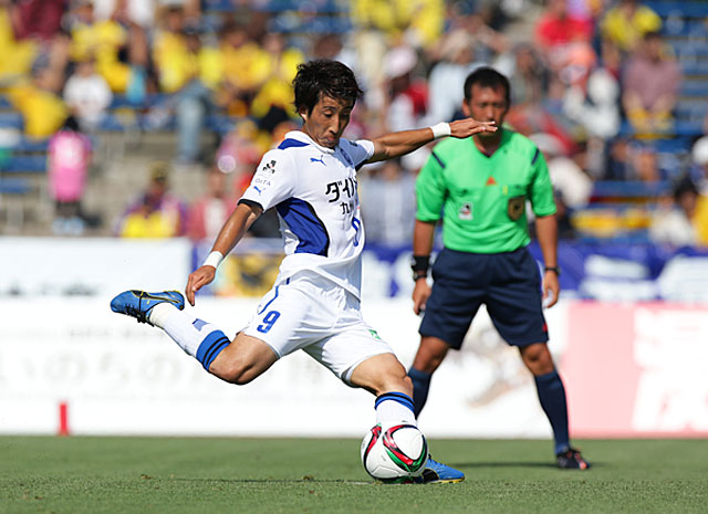 【明治安田Ｊ２ 第16節 北九州vs大分】PKを決め、今季初ゴールを挙げた後藤（大分）（3/3）