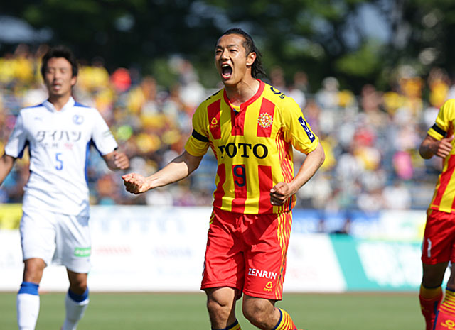 【明治安田Ｊ２ 第16節 北九州vs大分】PKを冷静に沈め、追加点を挙げた原（北九州）（2/3）