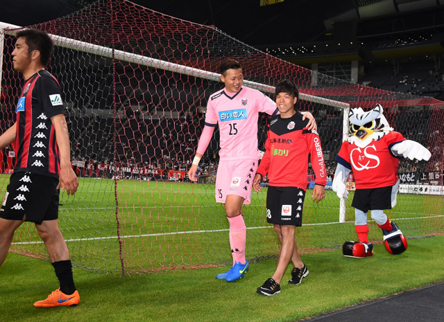 【明治安田Ｊ２ 第16節 札幌vsＣ大阪】Ｊ初ゴールを決めて笑顔の前（札幌）（3/3）