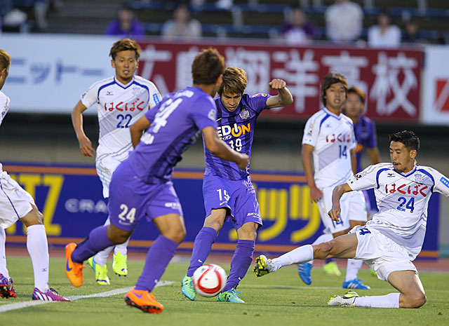 【ＹＮＣ 予選リーグ 第7節 広島vs甲府】積極的にシュートを放った佐々木（広島）（4/5）