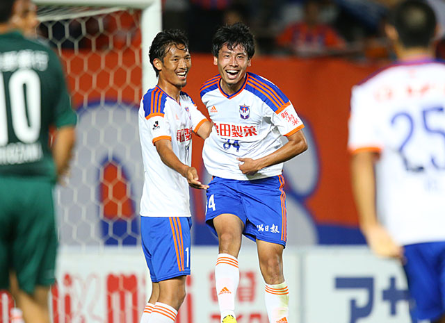 【ＹＮＣ 予選リーグ 第7節 松本vs新潟】ヘディングで貴重な追加点を挙げた平松（新潟 #34）（2/5）