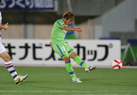 【ＹＮＣ 予選リーグ 第7節 湘南vsFC東京】攻撃参加からシュートを放った三竿（湘南）（2/5）