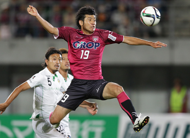 【明治安田Ｊ２ 第17節 岡山vs東京Ｖ】果敢にゴールを狙った片山（岡山）（2/3）