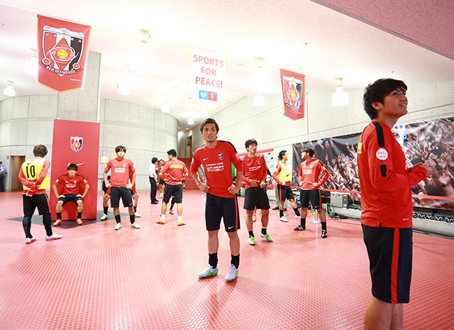 【明治安田Ｊ１ １ｓｔ 第15節 浦和vs清水】試合に向けてコンディションを整える浦和の選手たち（15/21）