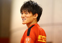 【明治安田Ｊ１ １ｓｔ 第15節 浦和vs清水】キックオフに向けて笑顔を見せる高木（浦和）（12/21）