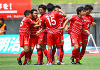 【明治安田Ｊ３ 第15節 富山vsYS横浜】3試合ぶりのゴールとなる先制点を挙げた平間（YS横浜 左から2人目）（1/2）