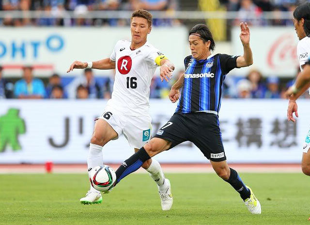 【明治安田Ｊ１ １ｓｔ 第15節 Ｇ大阪vs神戸】遠藤（Ｇ大阪）をマークするチョン ウヨン（神戸）（9/11）